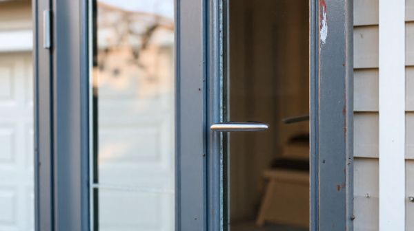 Les avantages cruciaux d'une porte isolante entre garage et maison